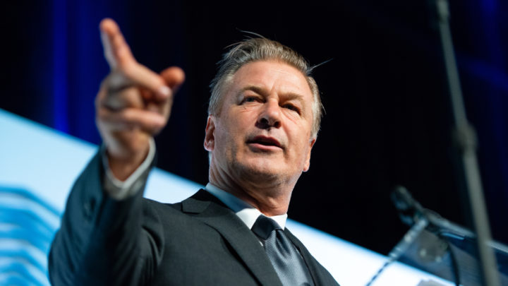 Alec Baldwin setzt Dreharbeiten zu Rust trotz Klagen fort